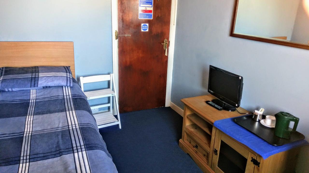 Hotel The Windsor Haverfordwest Esterno foto