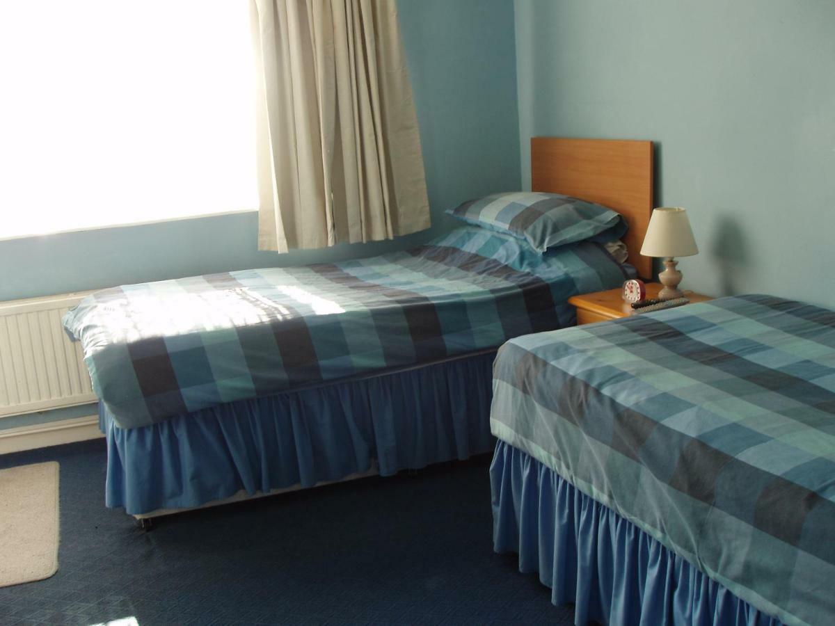 Hotel The Windsor Haverfordwest Esterno foto