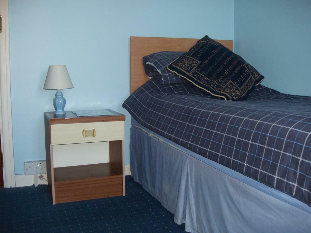 Hotel The Windsor Haverfordwest Esterno foto