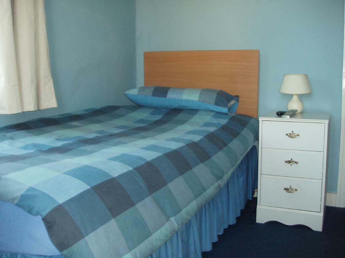 Hotel The Windsor Haverfordwest Esterno foto